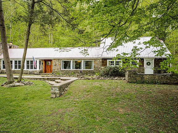 2nd image of 354 Maple Leaf Ln