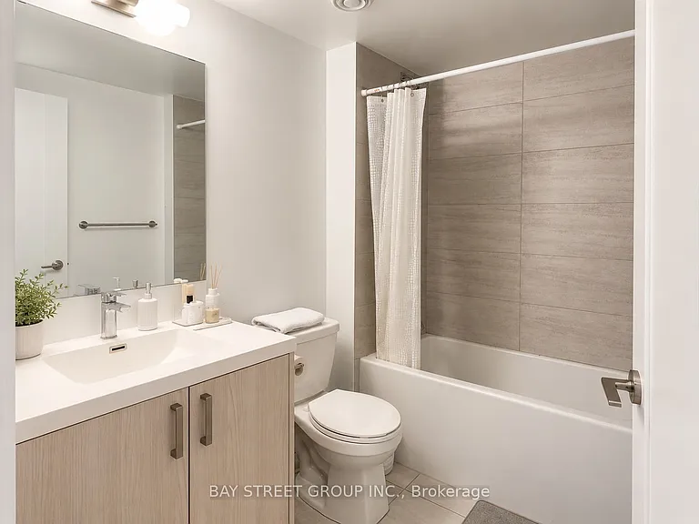 77 Mutual St #801 — Photo 10