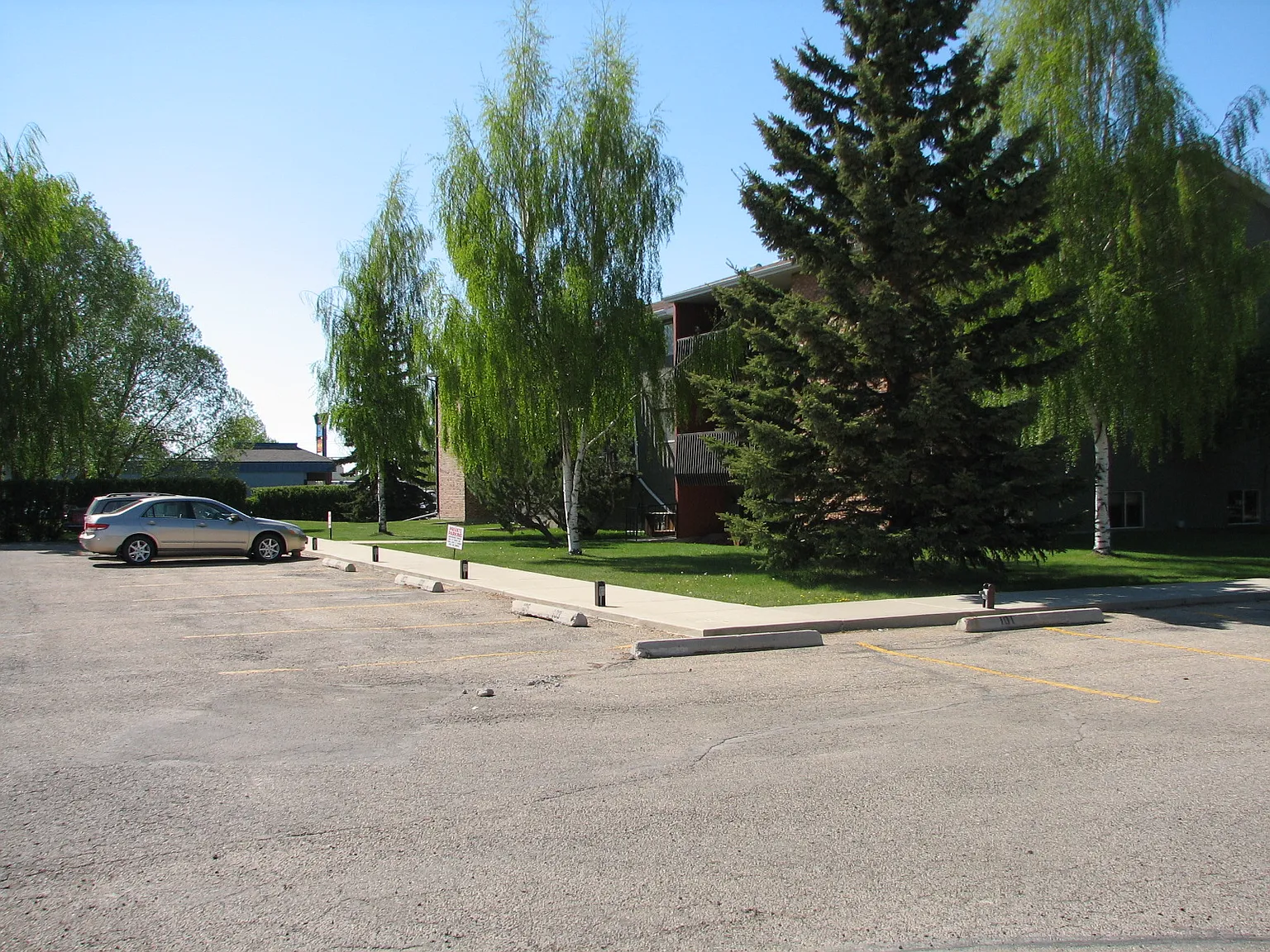 Briarwood Condos — Photo 2