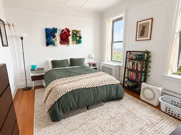 575 3rd Street image 1 of 10