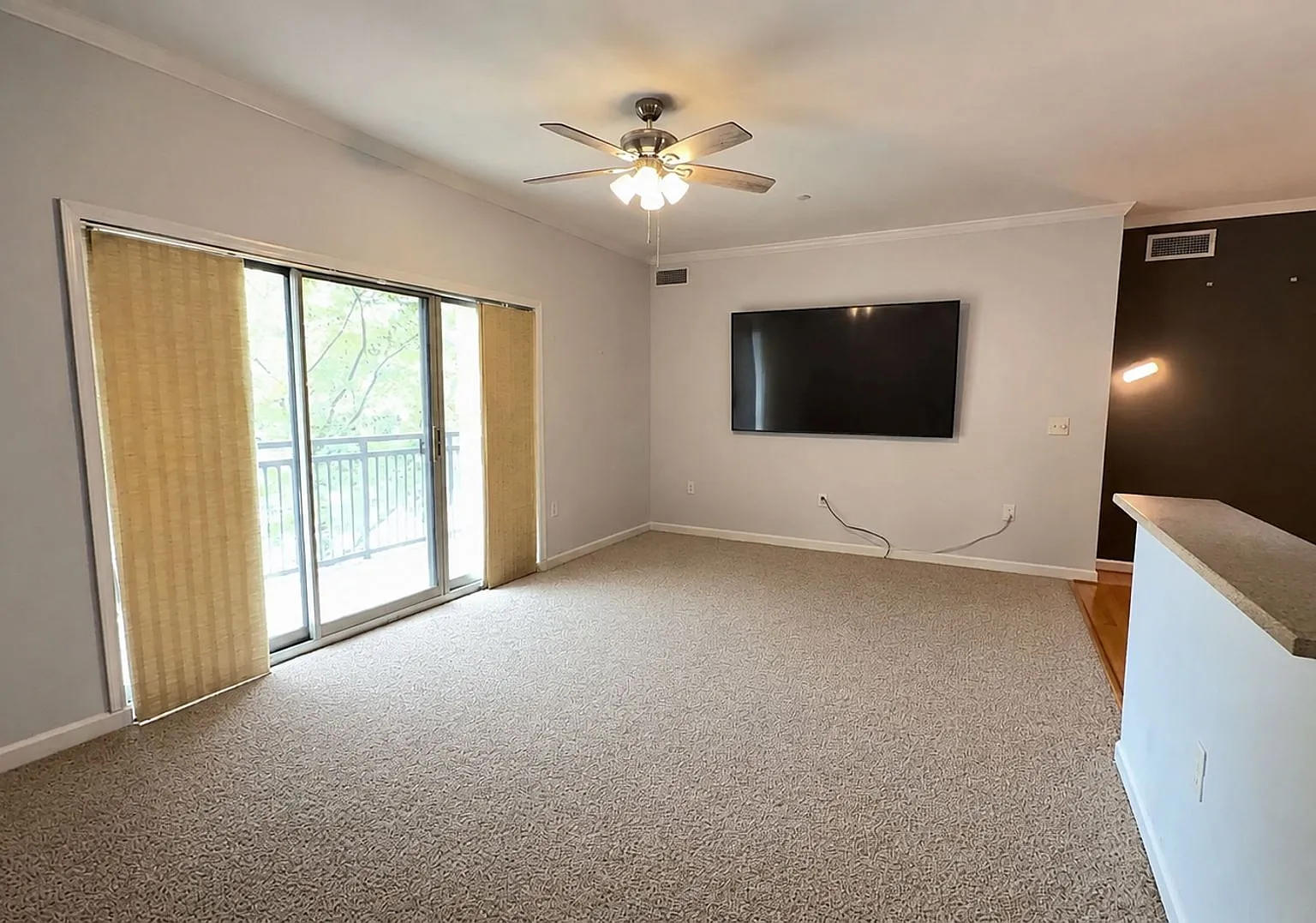 Charming 2-Bedroom Condo in Port Warwick — Photo 4