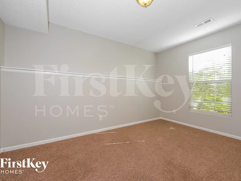 609 Rosehill Dr — Photo 15