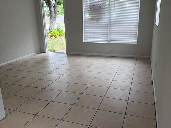 4th image of 1501 N 70TH Way