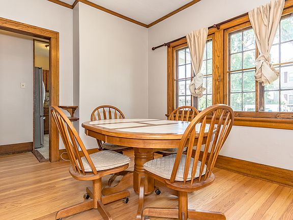 4th image of 3038 E Ave NE