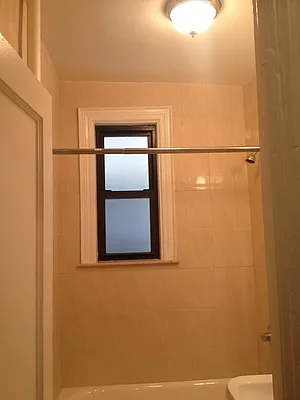 Rented by Metroline Realty | media 34