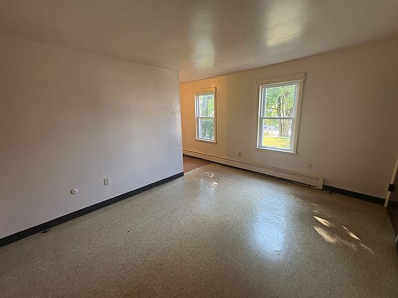 3rd image of 587 Pine St APT 2