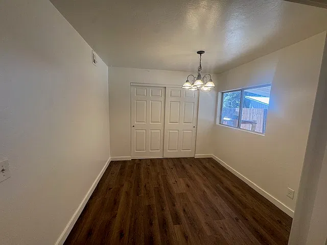 3 bed, 978 sqft, $2,100 — Photo 2