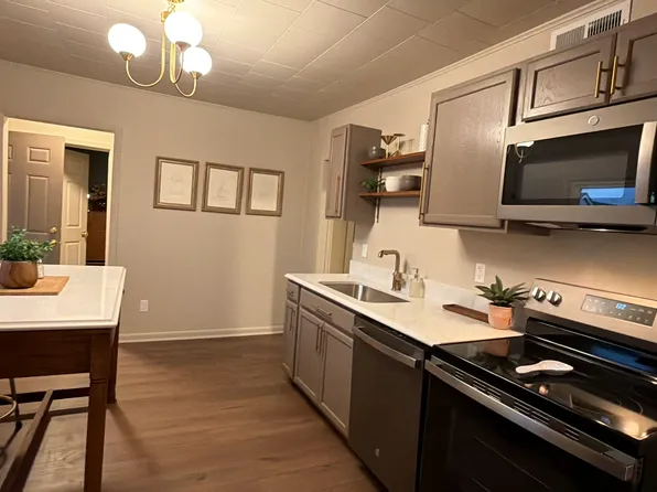 1018 1/2 Mound St #1, Davenport, IA 52803