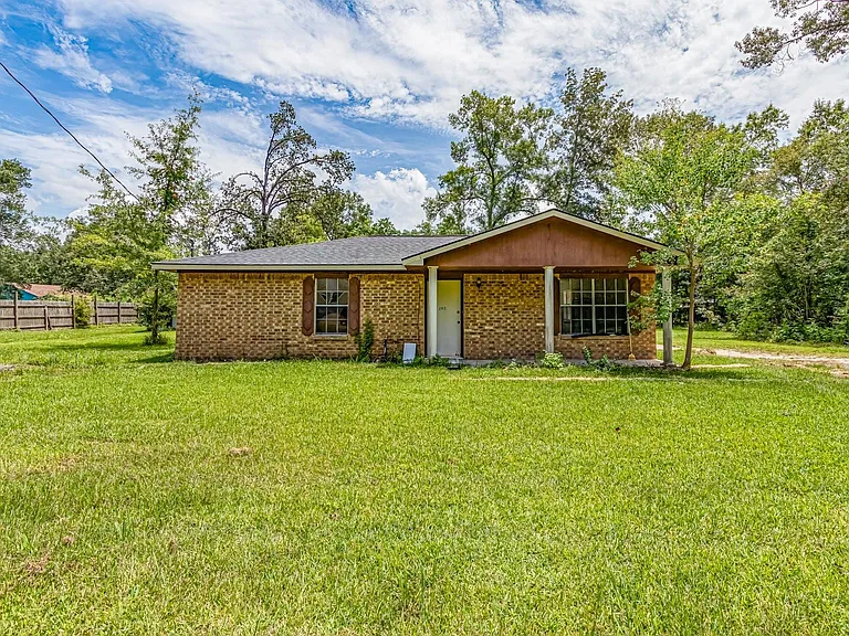282 Normagene St — Photo 14