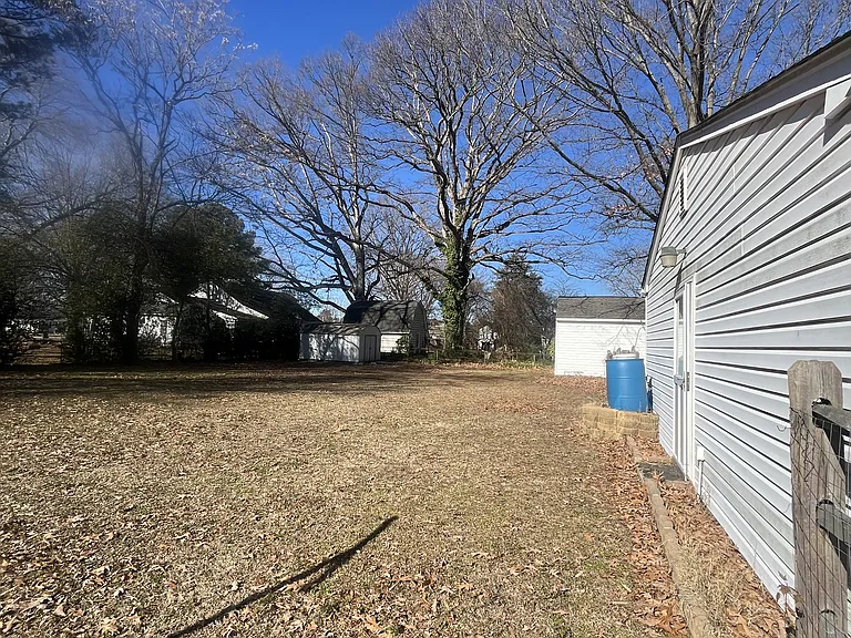 710 Forrest Dr — Photo 3