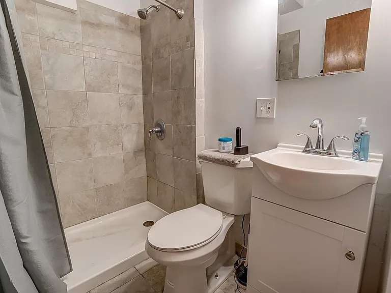 454 Warner St — Photo 9