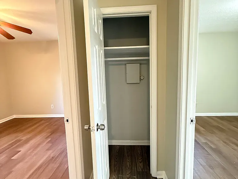 7016 Adel Ln — Photo 21