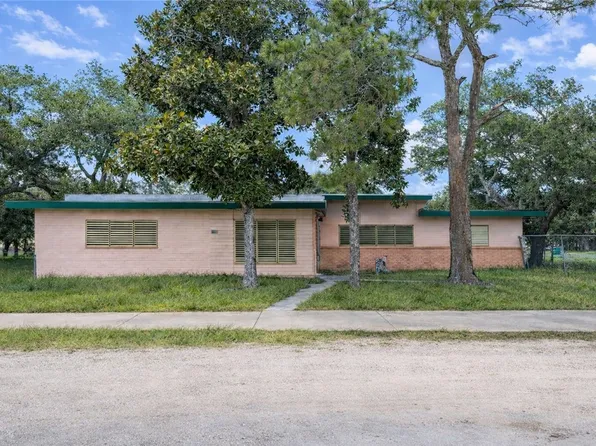 1035 W Goodnight Ave, Aransas Pass, TX 78336