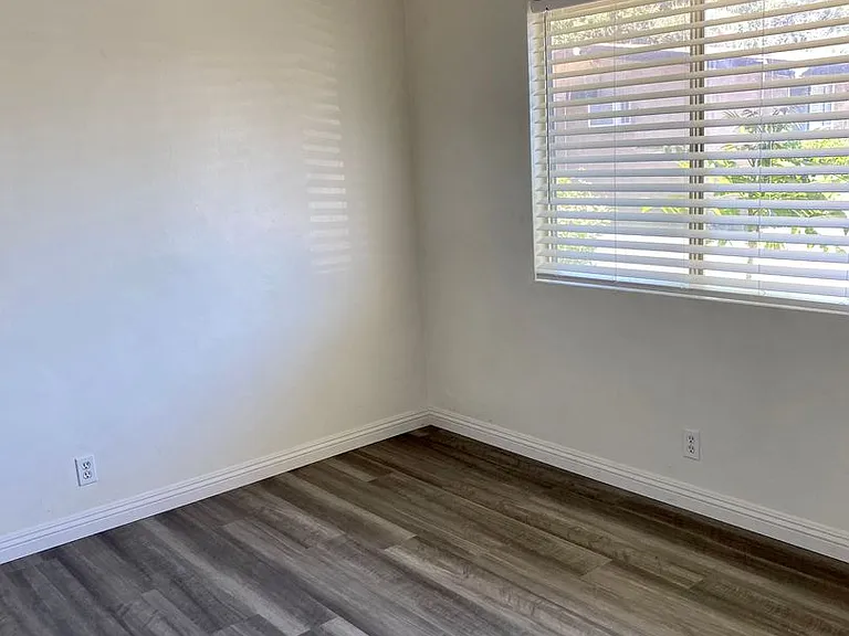 560 E Oakland Ave — Photo 14