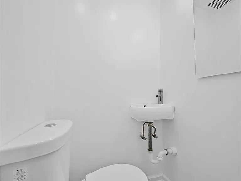 50 College St #1 — Photo 18
