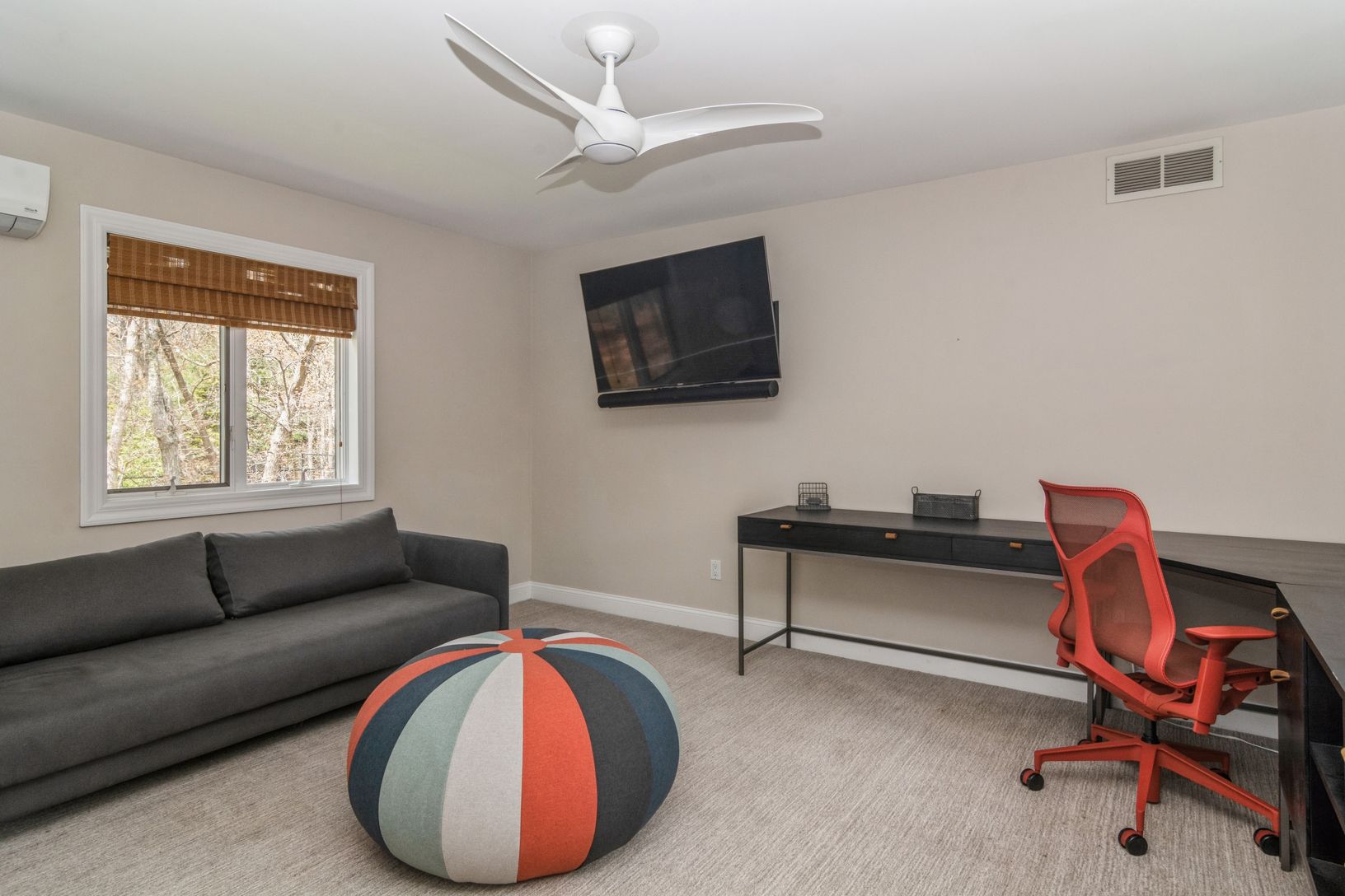  Home office, high speed internet comfy sofa bed