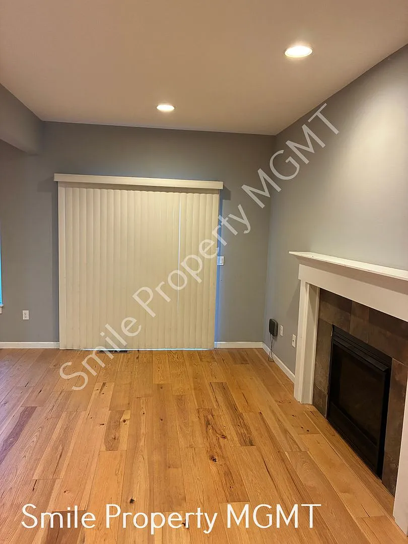 A beautiful 3 bedrooms and 2.5 bathrooms townhouse located in Milwaukie city. — Photo 3