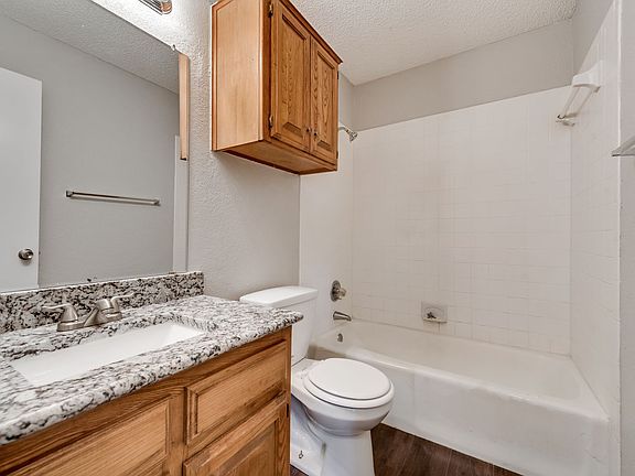 2nd image of 1122 Rogers Ln
