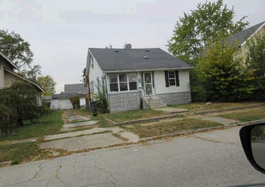 1st image of 905 N Bell St
