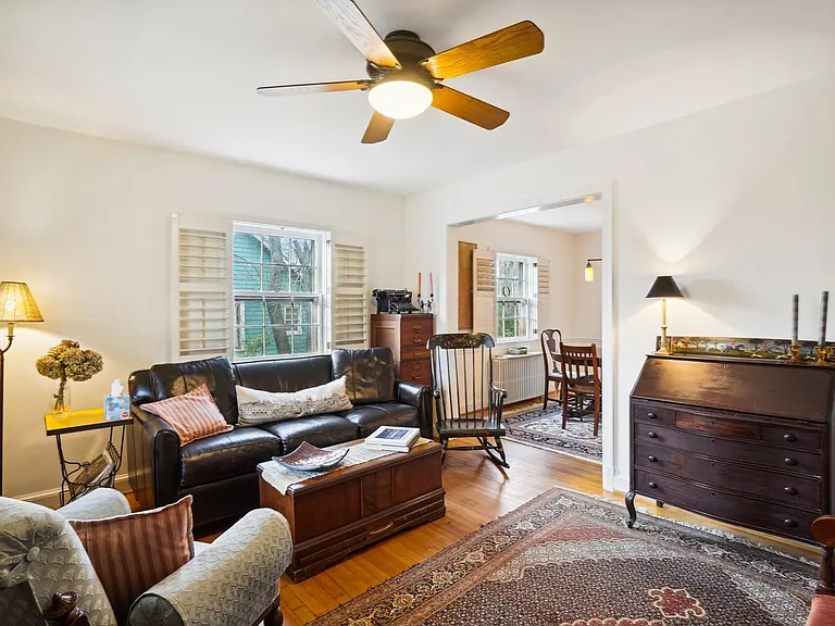 216 E Nelson Ave — Photo 1