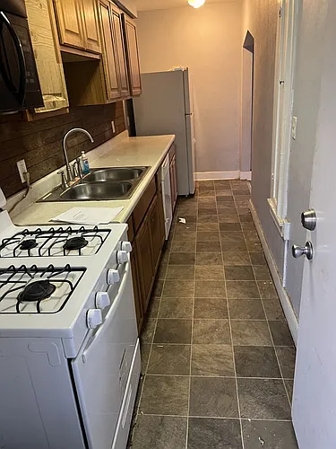 2825 Center St Photo 1