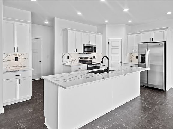 5th image of 1388 Cardinal Dr