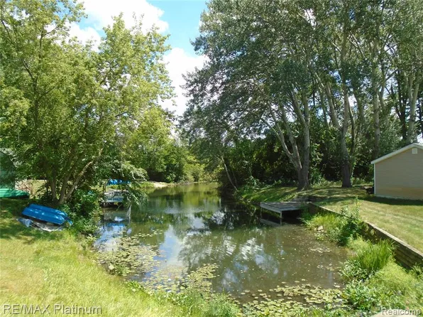 Island Ct, Hartland, MI 48353