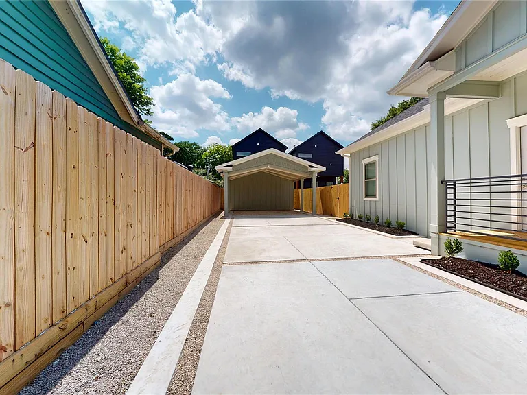 4305 Rogers St — Photo 41