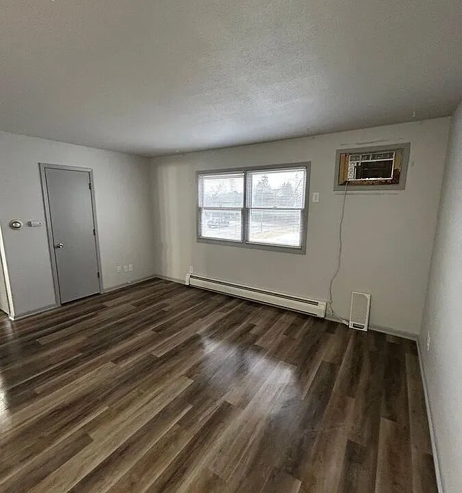 126 E 5th St S #8