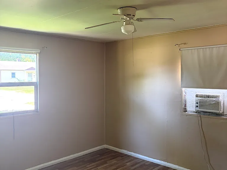 2229 Warrick St — Photo 8