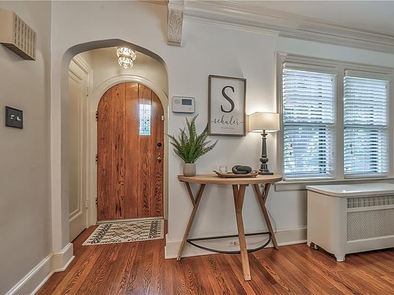 5th image of 417 W 70th St