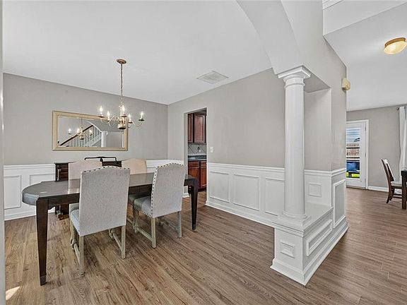 4th image of 129 Hidden Lake Cir