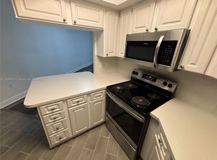 8245 Lake Dr APT 202, Doral, FL 33166