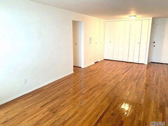 5th image of 10 Monroe Blvd APT 5E