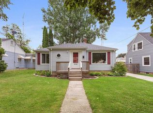 3008 Meadow Ln, Manitowoc, WI 54220