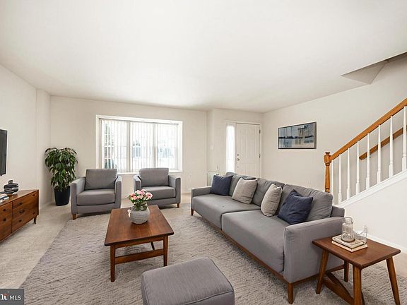 4th image of 222 Spring Valley Way