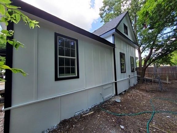 2nd image of 700 S Crockett St #2