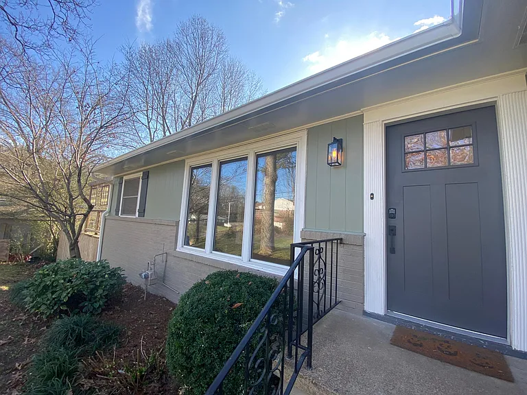 1018 Robins Crest Rd — Photo 3