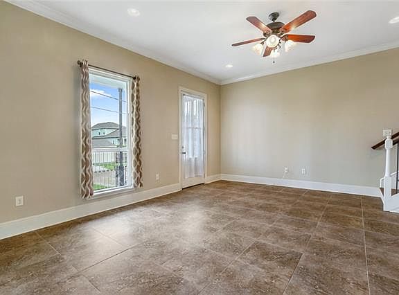 3rd image of 425 Hay Pl
