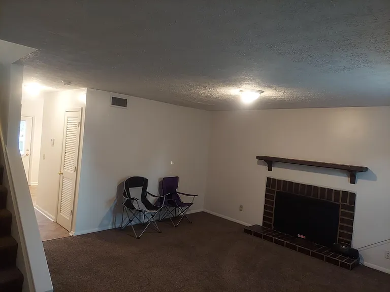 1602 Sulphur Springs Rd — Photo 10