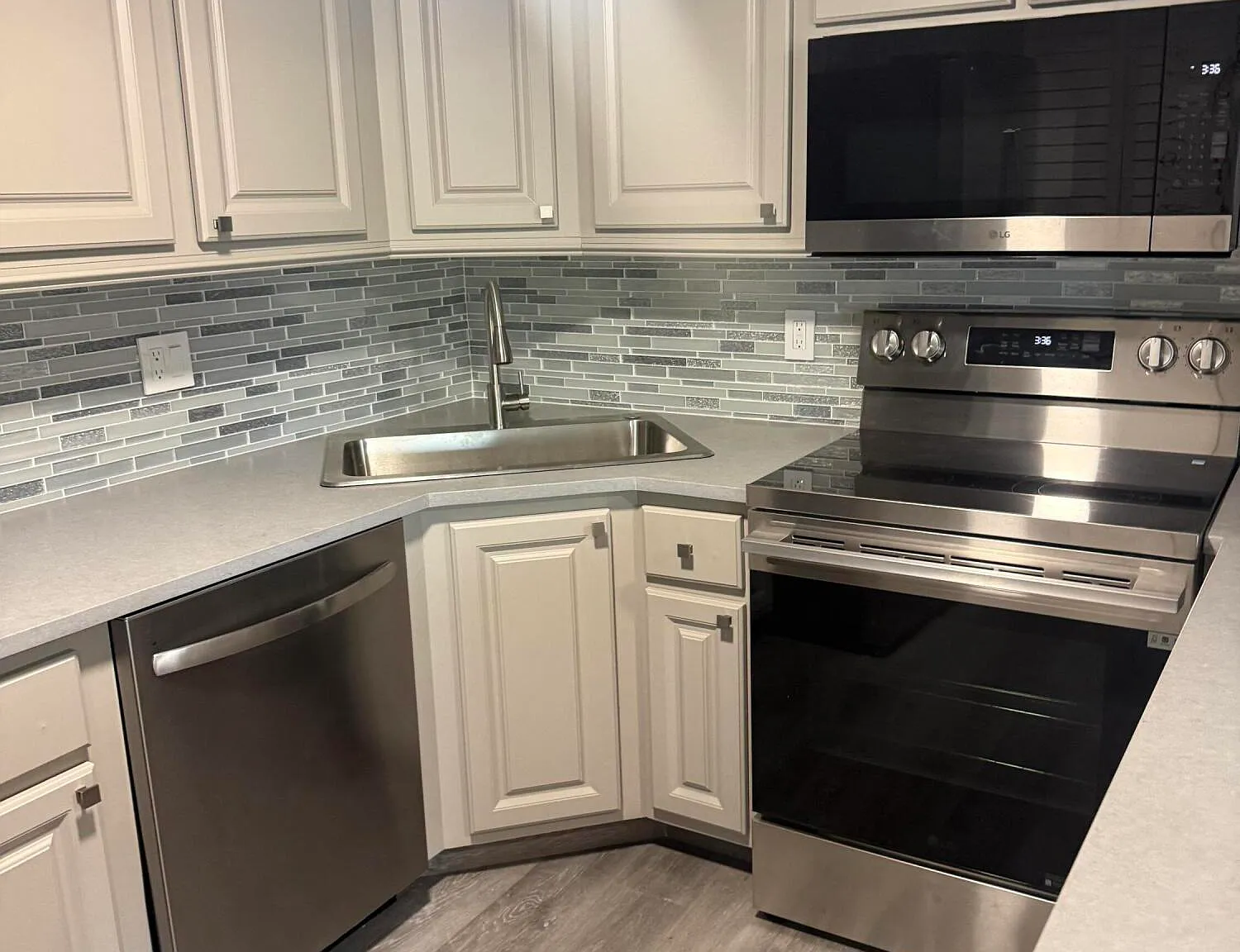 2 bed, 2.0 bath, 937 sqft, $2,200 — Photo 4
