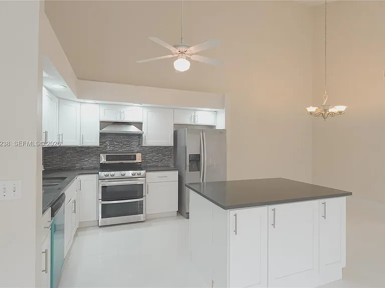 518 NE 48th St — Photo 10