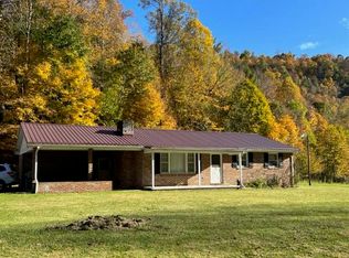 152 Forge Creek Cir, Mountain City, TN 37683