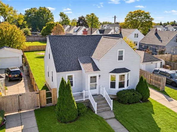 15 Chopin Pl, Buffalo, NY 14211