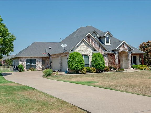 3rd image of 668 Brookbend Ct