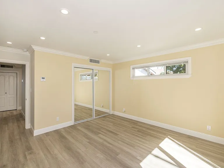 1009 S Norfolk St — Photo 8