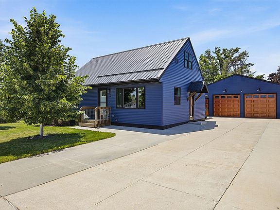 3rd image of 2038 26th St SW