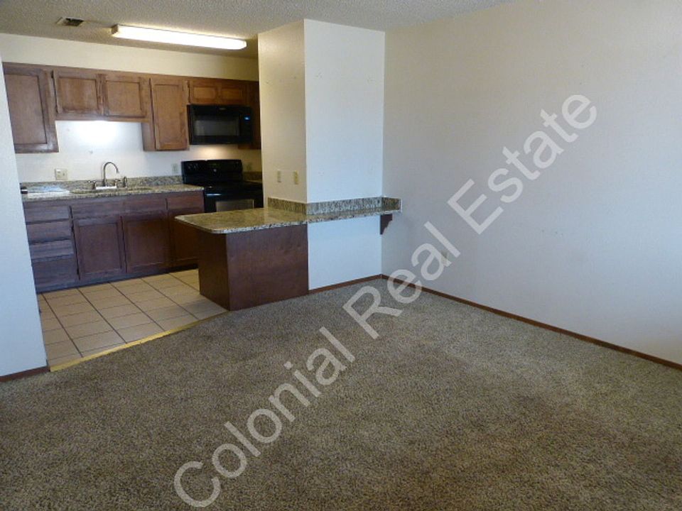 1st image of 813 Laurelwood Dr APT 2C