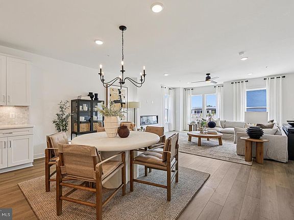 3rd image of 1102 Crested Wood Dr #2