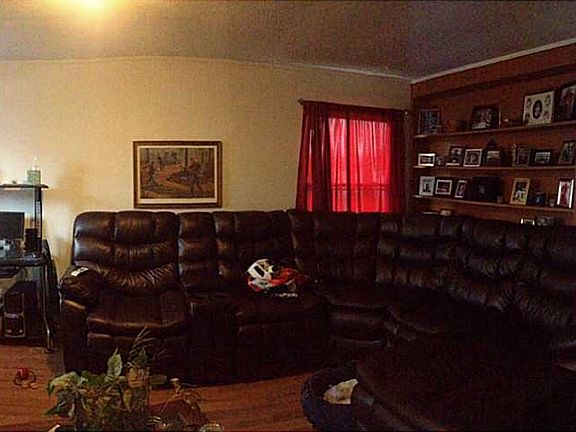 4th image of 1021 E 8th St
